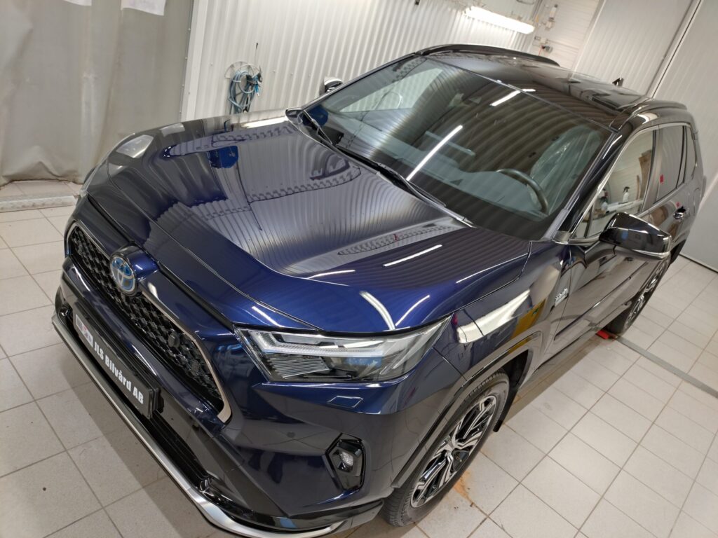 Lackskyddad blå Toyota rav-4